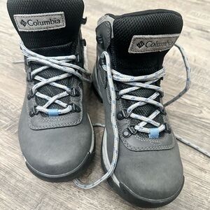 Columbia Newton Ridge Plus Hiking boots, 6.5 used once, waterproof.